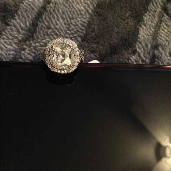 🔥🤩💍Stunning Diamond Ring 💍🤩🔥 - Picture 3 of 4